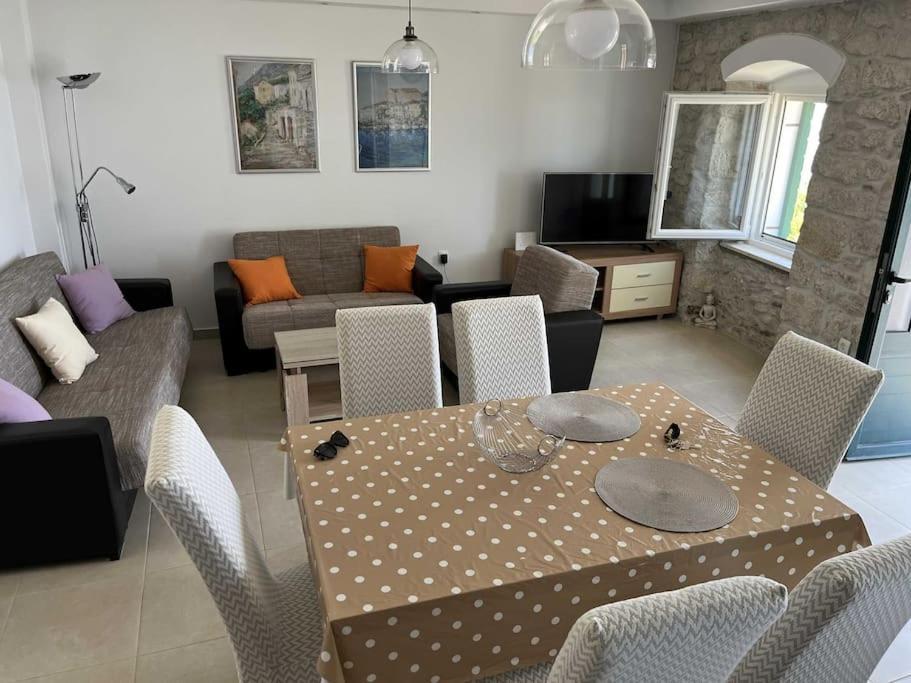 פודגורה Holiday Home Aria מראה חיצוני תמונה